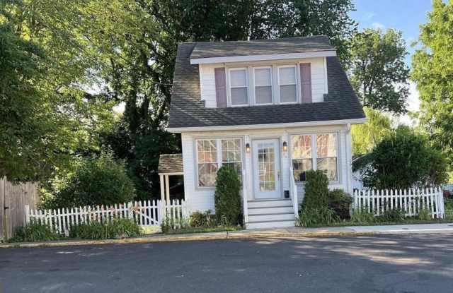 19 SNOWDEN AVENUE Gallery 2