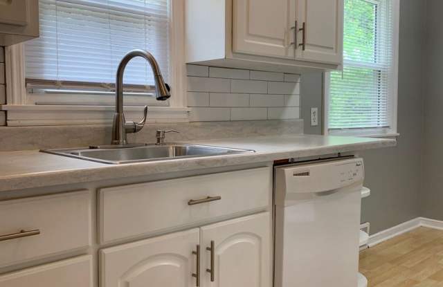 Amazing 4 Bedroom 2 Bathroom Home in Crystal! photos photos