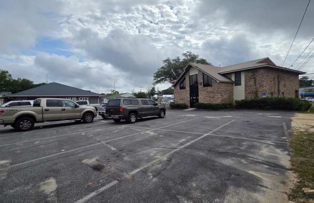 638 N Ferdon Boulevard Gallery 3