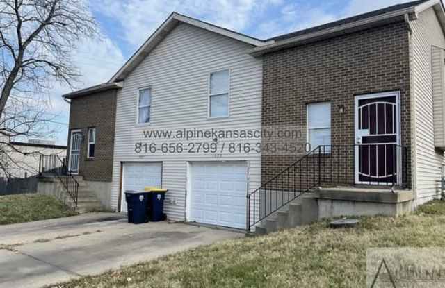 1521 Jackson Avenue Gallery 2