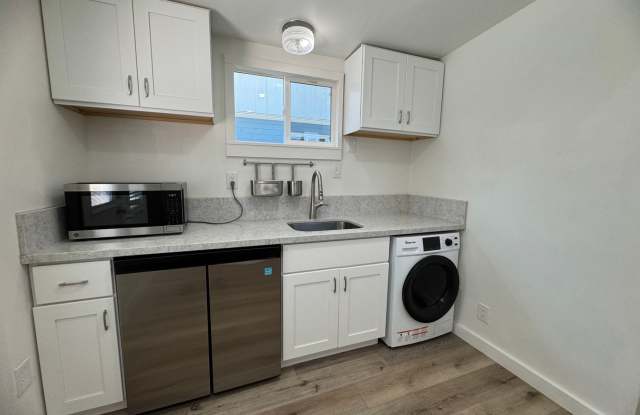 **Reserve for SUMMER 2027** Renovated Studio with Washer/Dryer & Private Yard Gallery 4