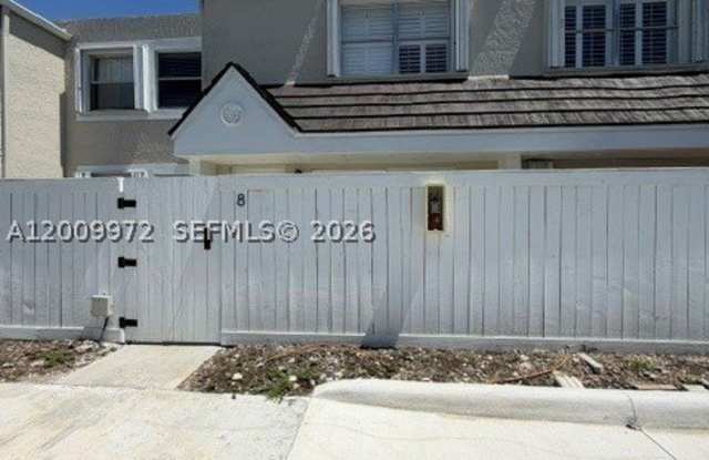 4590 SW 68th Ct Cir Gallery 3