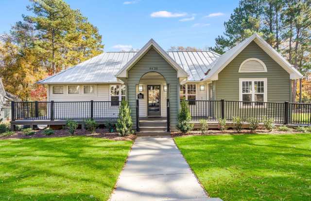 Edwards Mill Townhomes & Apartments Gallery 1