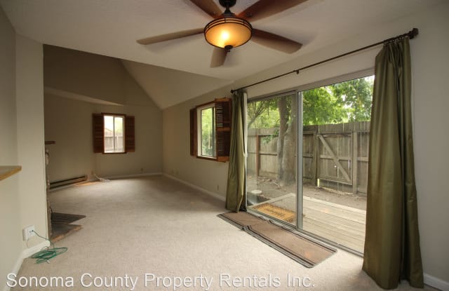 1565 Parkway Dr - 1565 Parkway Drive, Rohnert Park, CA 94928