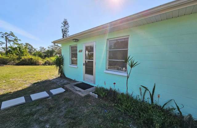 283 Cocoanut Ave photos photos