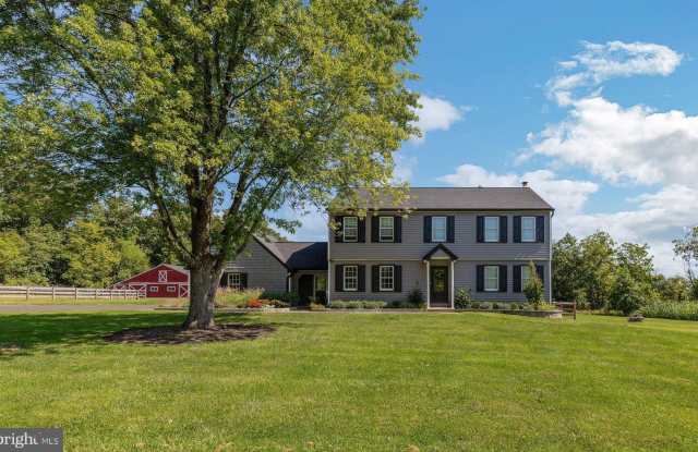 5621 DEER PATH FARMS LANE - 5621 Deerpath Farms Lane, Plumsteadville, PA 18947