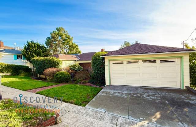 Mid-Century Three Bedroom, Kensignton Home with Bay Views! - 240 Willamette Avenue, Kensington, CA 94708