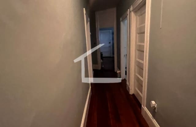 5 Bed 2 Bath - Brigham Circle Gallery 4