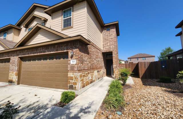 Near Creekside Shopping  Entertainment / Fridge, Washer  Dryer Included / Covered Back Patio / CISD - 565 Creekside Forest, New Braunfels, TX 78130