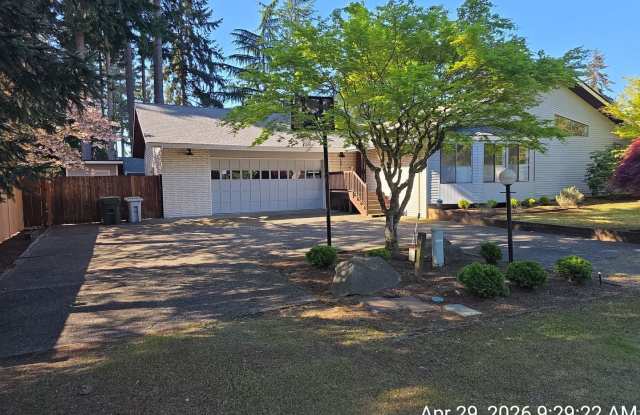 Renton - 4 bedroom 2.5 bath rental home - Custom home with large rooms - Available July 5th 2026 photos photos