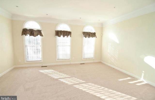 1693 HUNTING CREEK DR Gallery 2