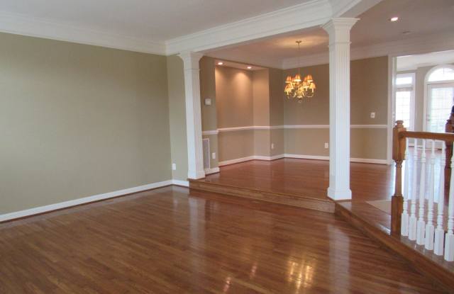 1655 HUNTING CREEK DRIVE Gallery 4