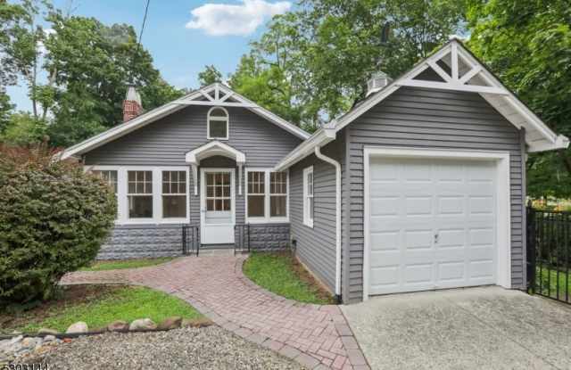 261 W Saddle River Rd - 261 West Saddle River Road, Upper Saddle River, NJ 07458