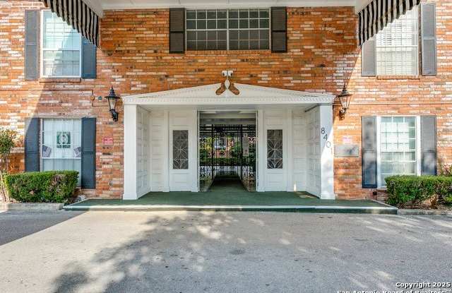 8401 N New Braunfels photos photos