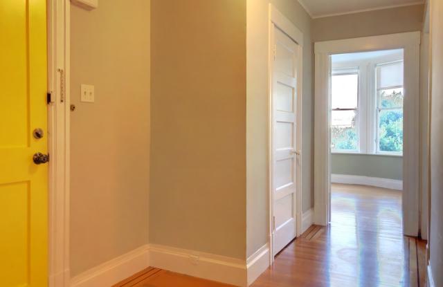 3 Bed, 2 Bath Noe Valley Condo - Dolores/25th w Storage Gallery 4