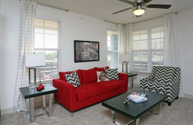 11571 Huebner Rd Gallery 4