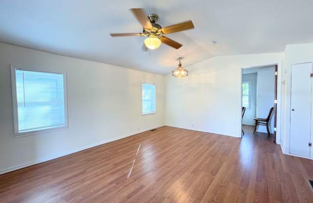 Clean 2 Bedroom 1 Bath House Gallery 3