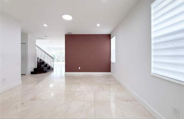 10423 Northwest 70th Lane Gallery 2