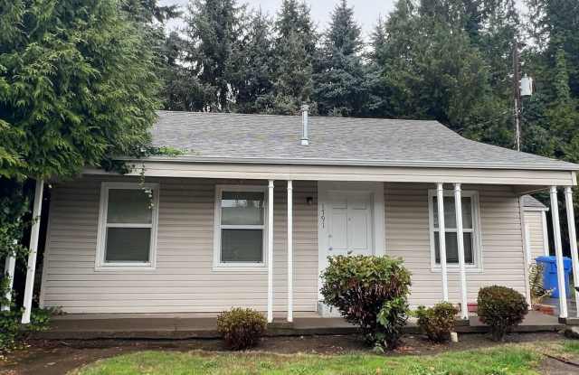 1 Bed 1 Bath Home in Northeast Salem - 1791 Park Avenue Northeast, Salem, OR 97301