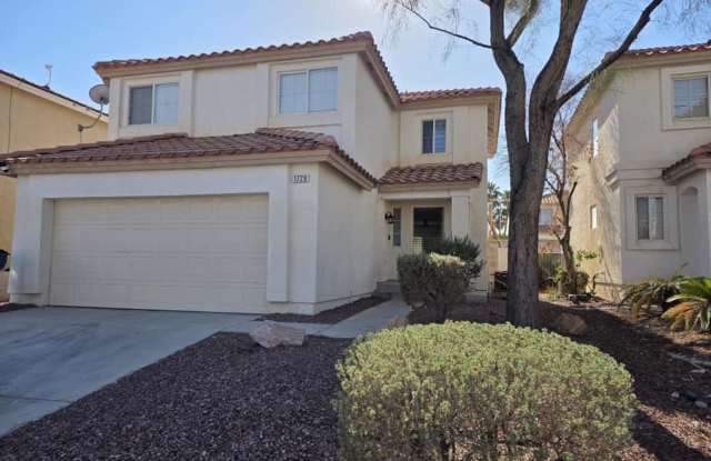 Spacious 3 Bedroom Home with Pool, Spa, Loft  Updated Interior photos photos