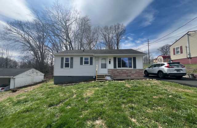 Newly renovated 3 bed and 1 bath house near ETSU and VA photos photos