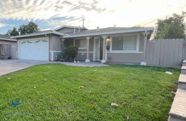 $4195 - Updated and Refreshed 3 Br/2Ba Single Family Home near Hellyer Park Gallery 3
