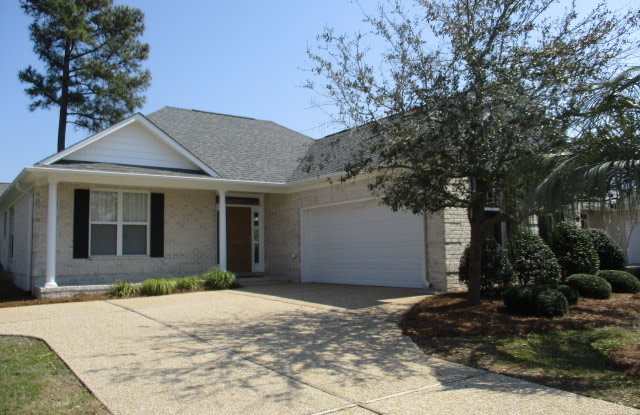 Beautiful Waterford Home with Fenced Yard Gallery 1
