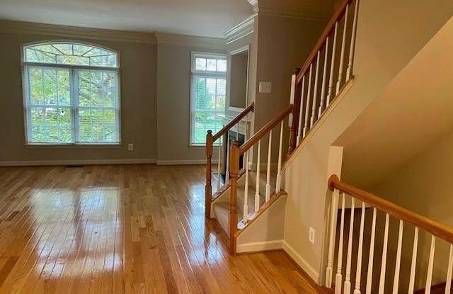 413 OAK KNOLL Drive Gallery 3