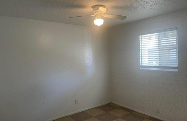 2633 W BELMONT Avenue Gallery 3