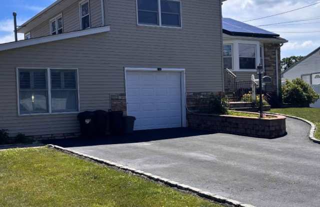 79 W 16th - 79 West 16th Street, Deer Park, NY 11729