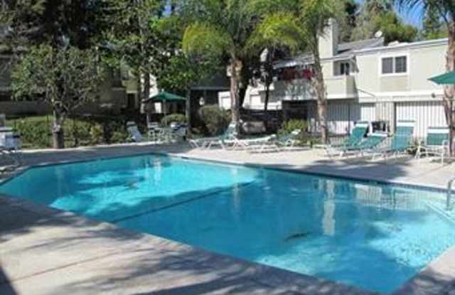 Warner Center 3+2 bedroom townhome with a private garage Gallery 4