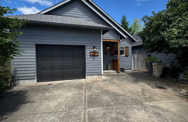Light  Airy 3 Bedroom 2 Bath Home - Pets Welcome! photos photos