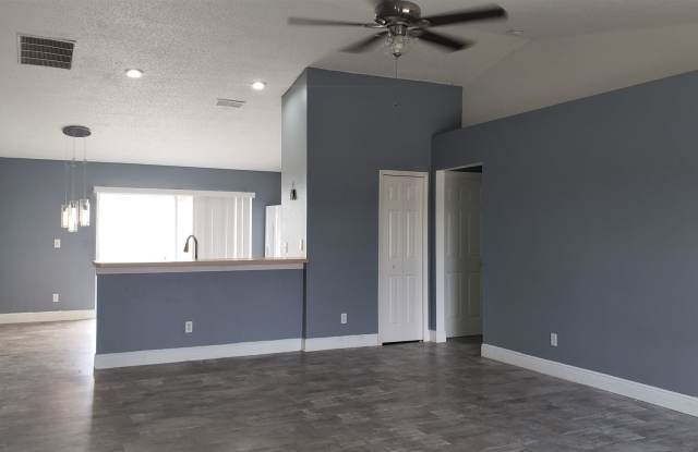 ~3/2~ Cardinal Pines Estate~Large Fenced in Backyard~ Gallery 4