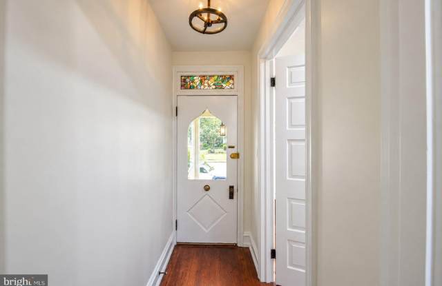 108 E WASHINGTON Avenue Gallery 3