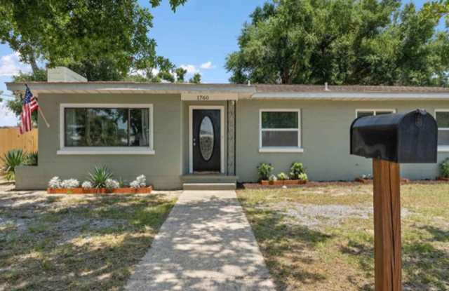 Discover the Allure of this Charming, Downtown 3 bedroom/2 Bath! photos photos