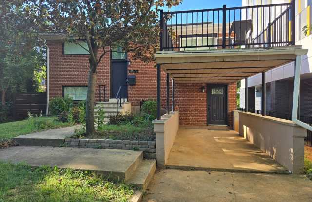 Spacious detached home walking distance to Metro photos photos