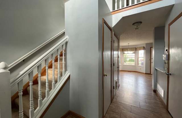 Spacious 3-Bedroom Home with Office, Basement & Fenced Yard Gallery 3