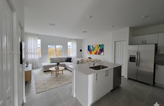 300 SE 10th Ct Gallery 2