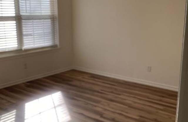 214 Locust Street S photos photos