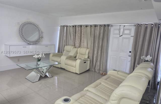 715 NW 30th Ct Gallery 3