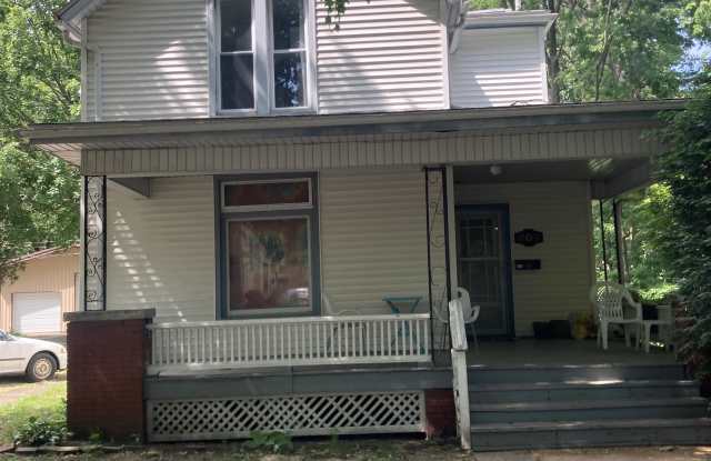 802 West Hill Street - 2 photos photos