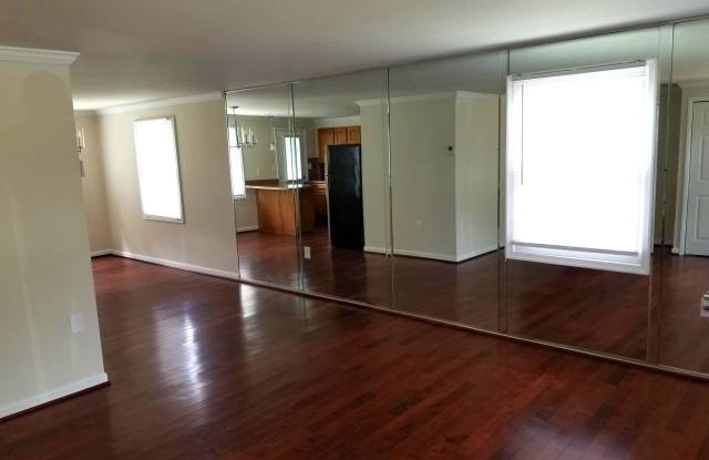 1601 MELBY COURT Gallery 3