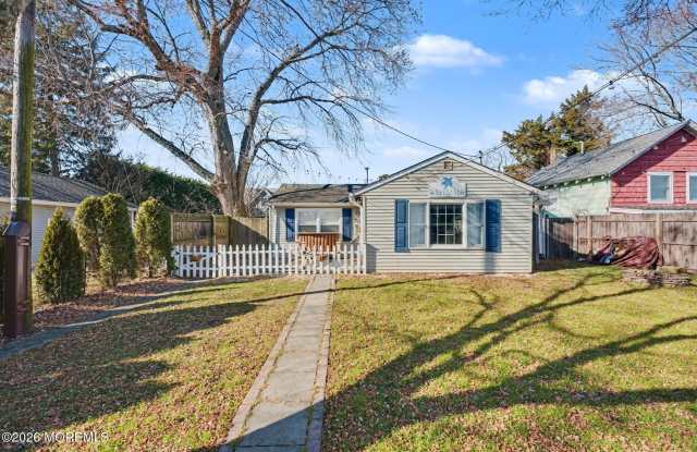 1121 Bay Avenue unit: Back House photos photos