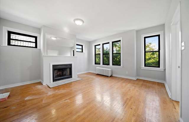 627 W Roscoe St photos photos