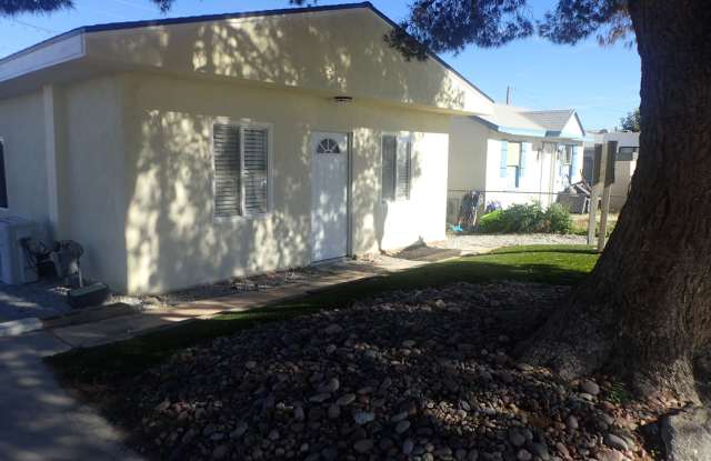 Newly renovated beautiful 1bd/1ba house/commercial space photos photos