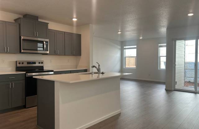 New Construction 4 BD Vancouver Home with Covered Patio Gallery 4