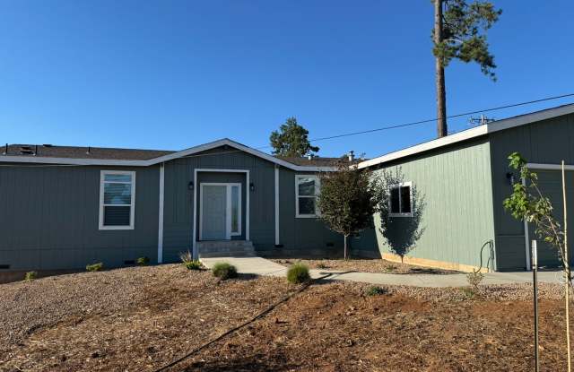 Fresh, Bright  Move-In Ready on Arrowhead Drive photos photos