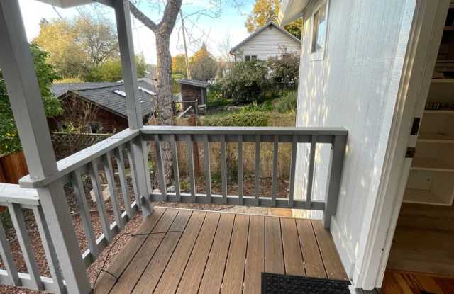 Quaint 2 Bedroom, 1 Bath House: Steps Away from Historic Old Town Auburn photos photos