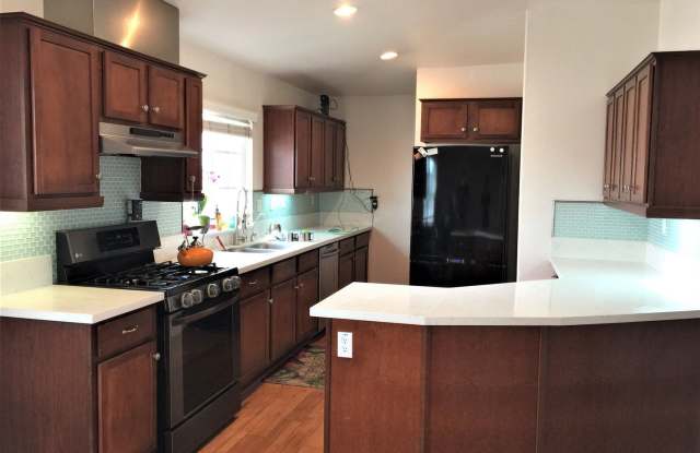 1352 Elm Avenue Gallery 2