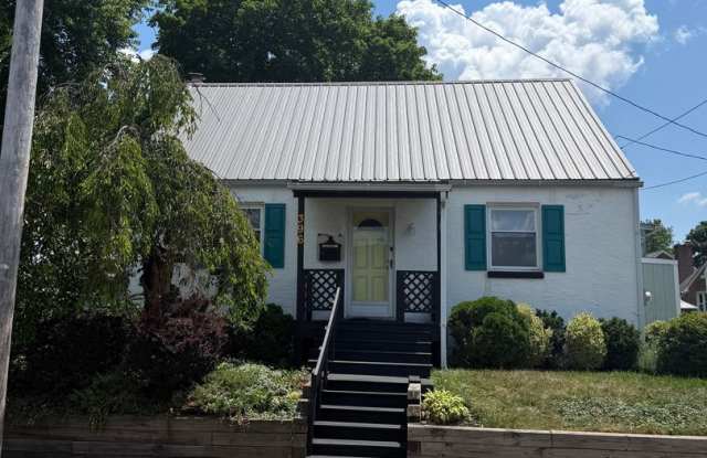 Spacious 3-bedroom, 1-bath home available for rent! photos photos